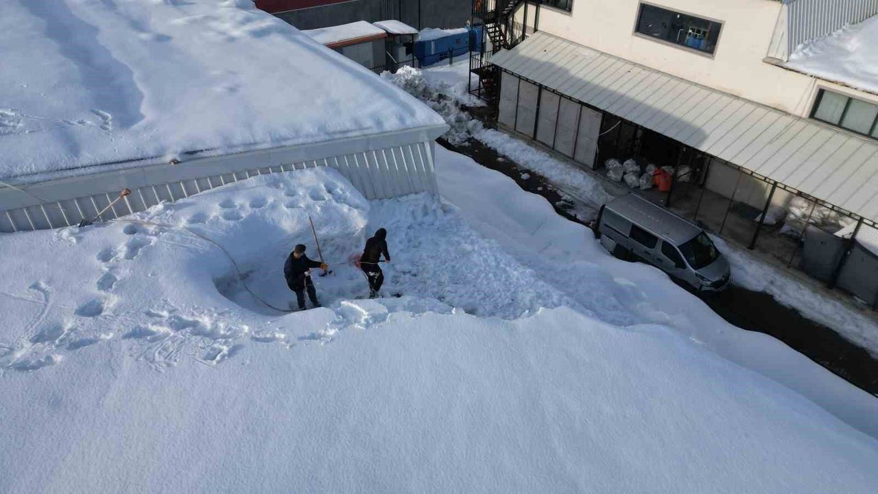 Bitlis'te tekstilciler kar yüzünden güneş panellerini kullanamıyor