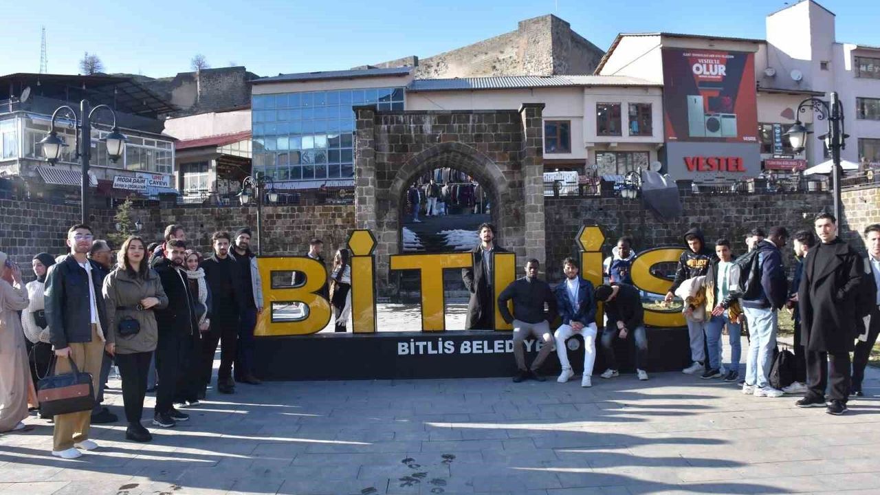 Bitlis'te Yabancı Öğrenciler Tarihi Mekanları Keşfetti