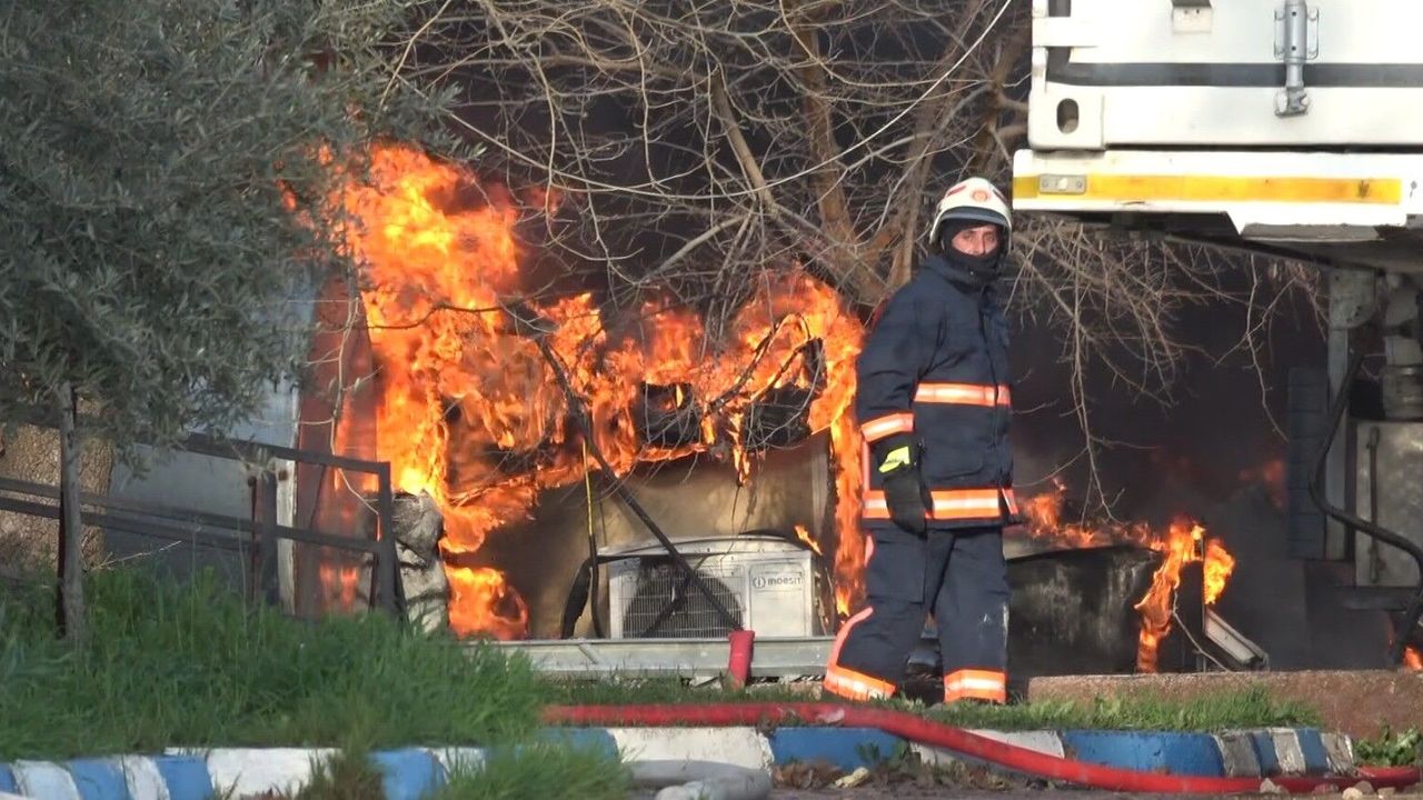 Kilis'te Sivil Toplum Kuruluşuna Ait Prefabrik Yapıda Yangın Çıktı