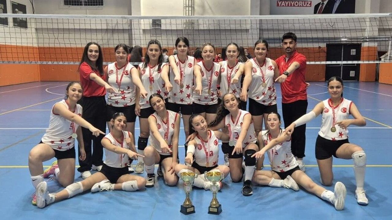 Tut Gençlik Spor Kulübü Kız Voleybol Takımı, İki Kategoride Şampiyonluk Elde Etti