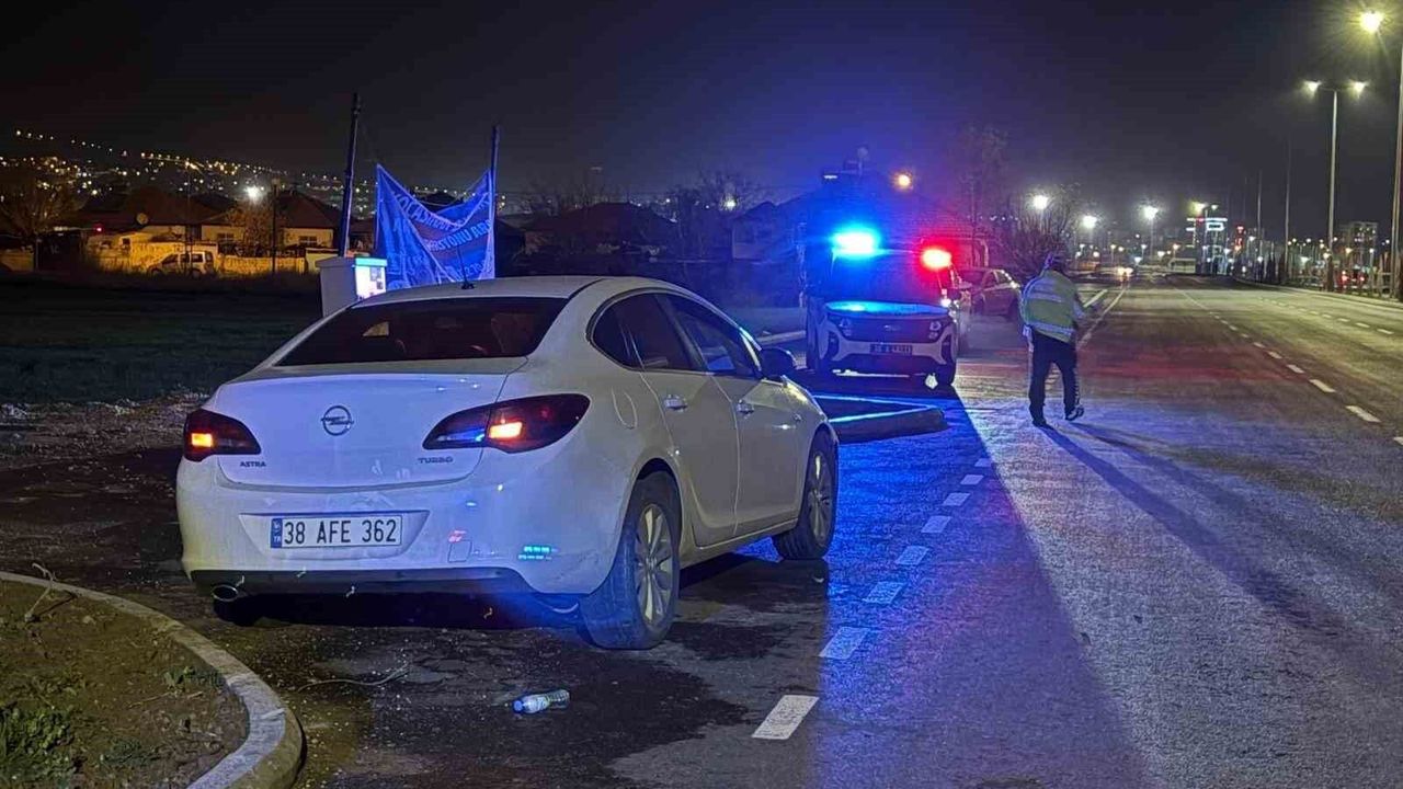 Alkollü sürücü, polisten kaçarken kaza yapıp yakalandı