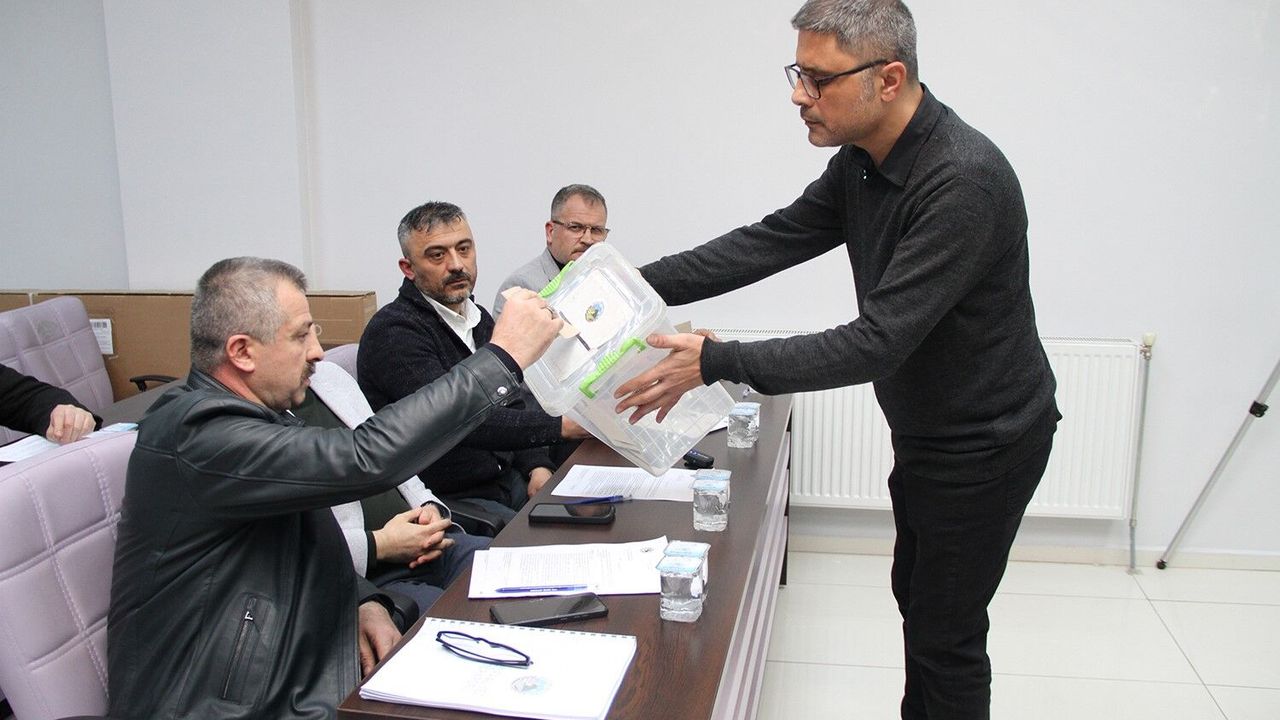 CHP'li Belediyede Meclis Oylamalarında CHP Listeleri Destek Bulamadı