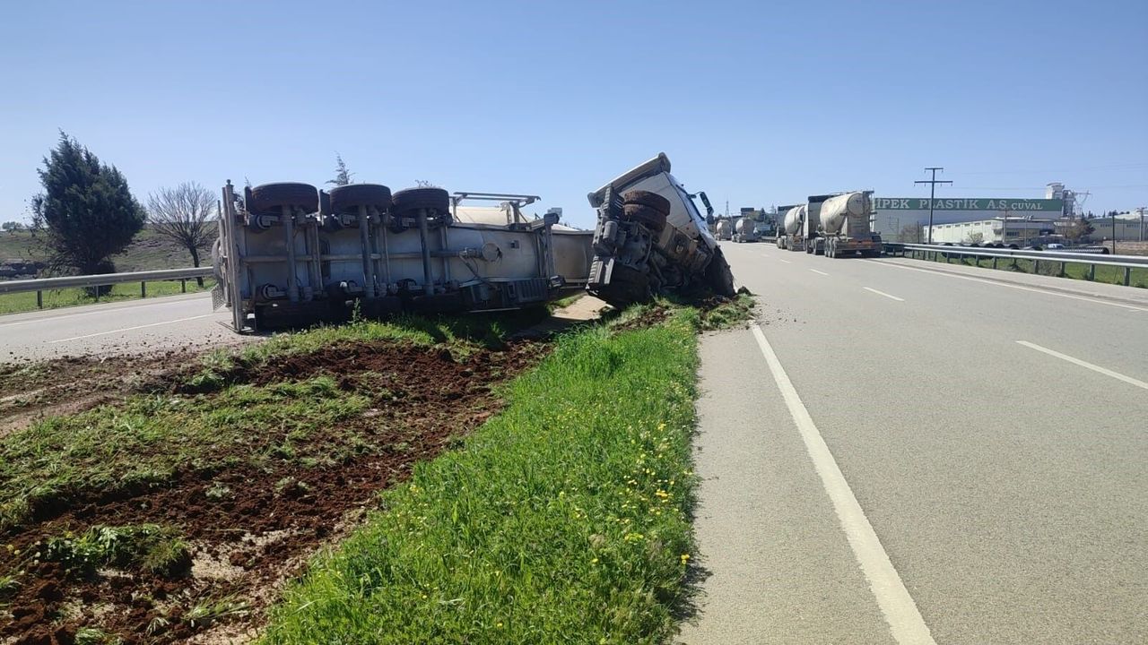Kilis'te beton mikseri yoldan çıktı