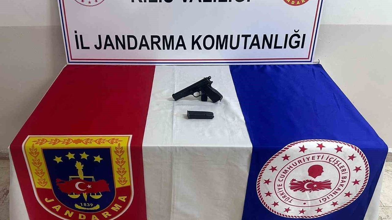 Kilis'te jandarma tarihi eser ve silah ele geçirdi