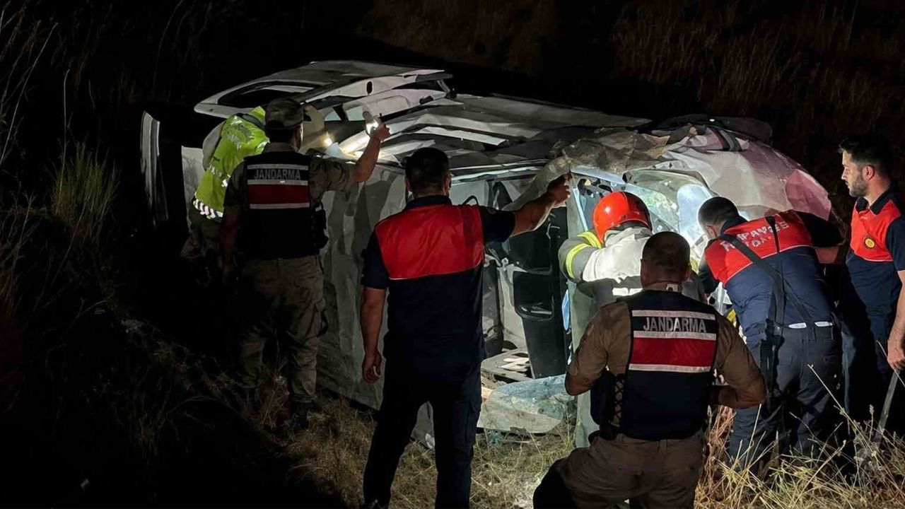 Bitlis'te korkutan kaza: 4 kişi yaralandı