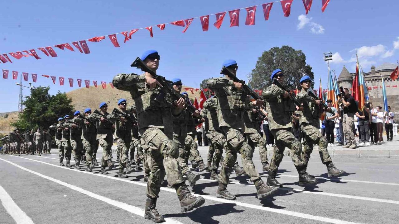 Bitlis'te kurtuluşun 110. yılı coşkuyla kutlandı