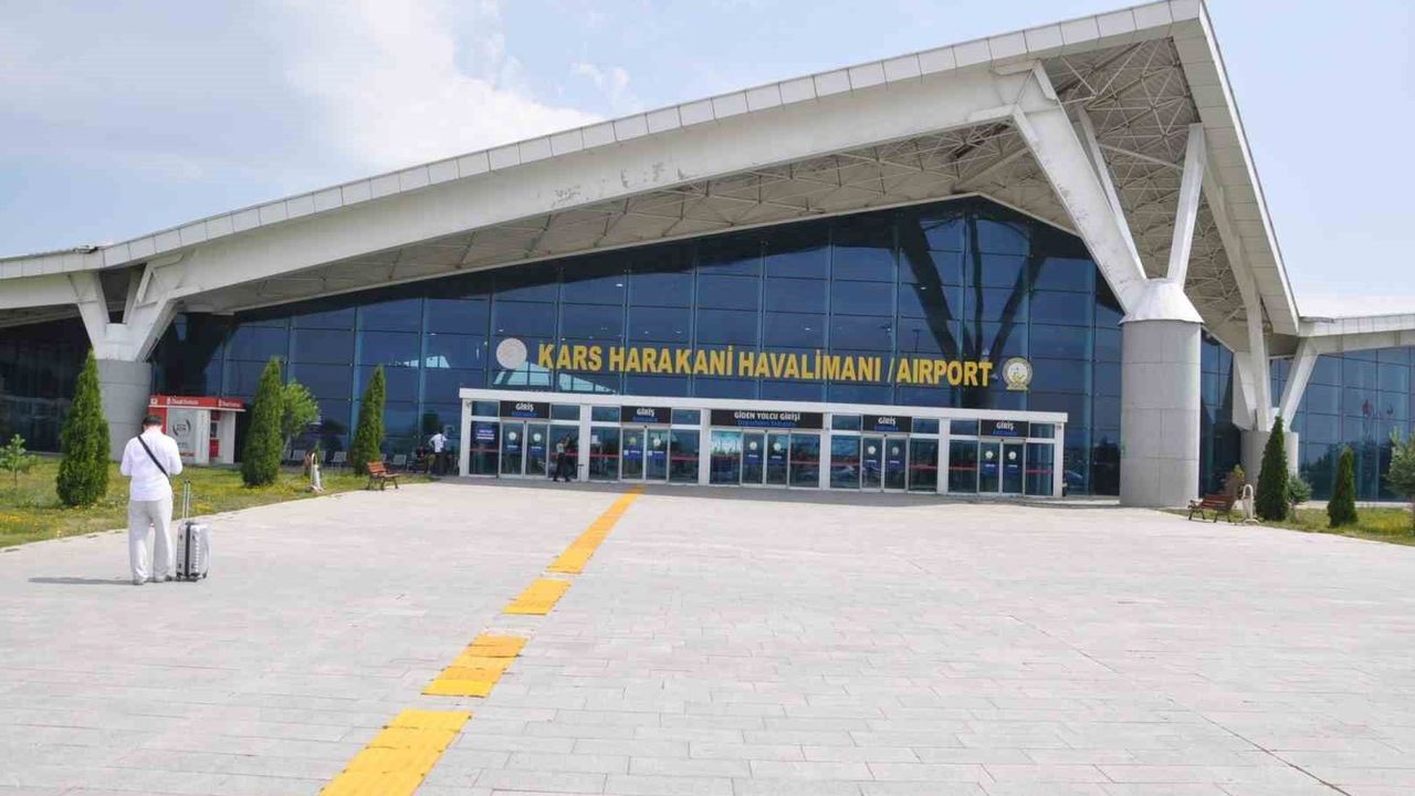 Kars Harakani Havalimanı'nda yolcu sayısı yükselişte: 2026'nın ilk yarısında 307 bin 797 kişi hizmet aldı