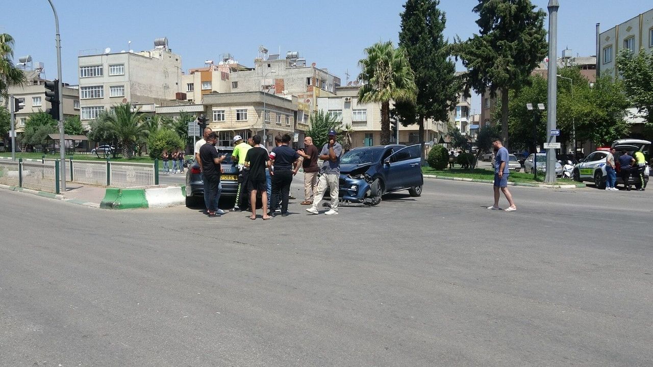 Kilis'te otomobillerin çarpışması sonucu 4 kişi yaralandı