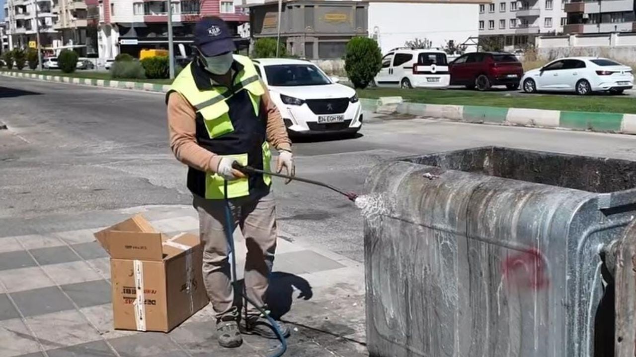 Kilis'te Yıpranan Çöp Konteynerleri Yenileniyor