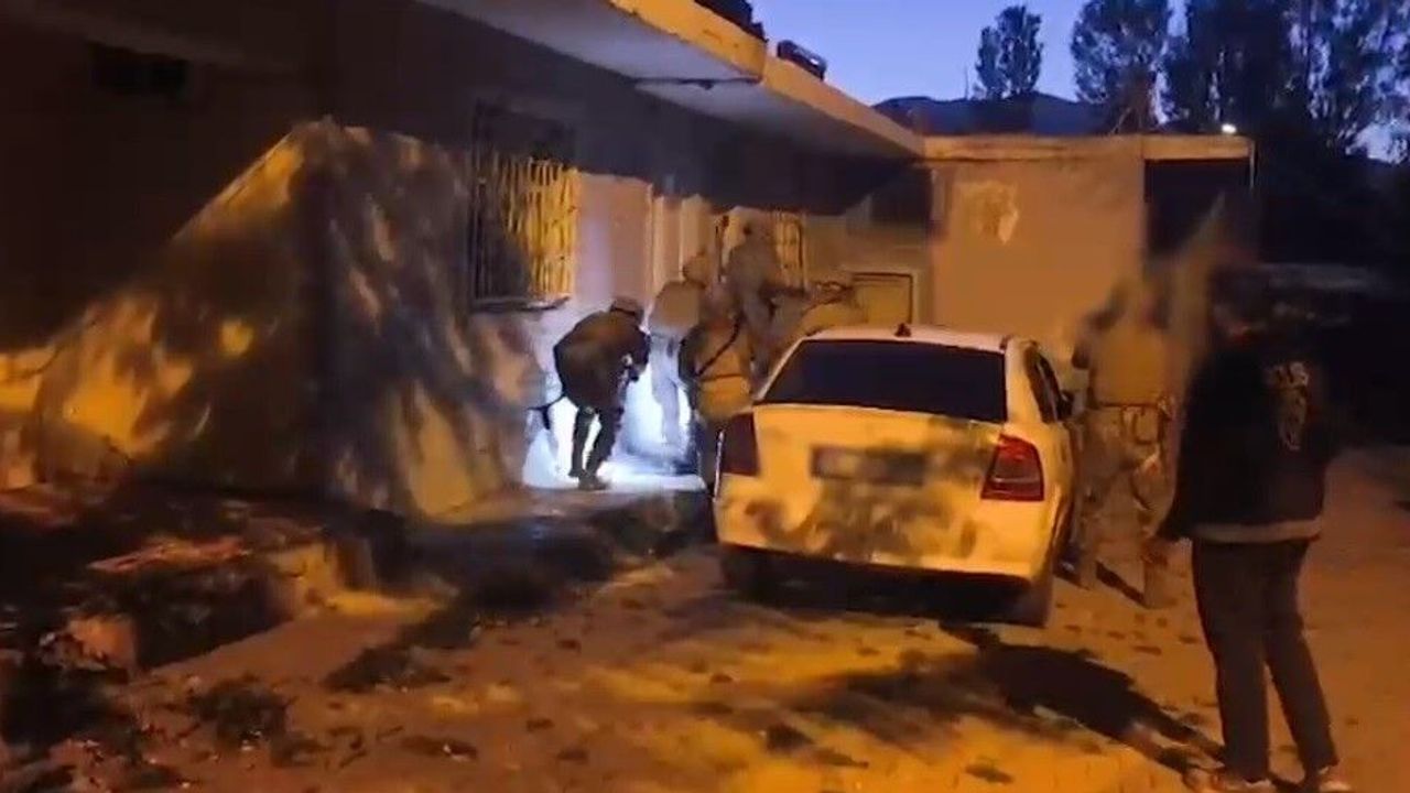 Bitlis'te Suç Örgütlerini Öven Sosyal Medya Paylaşımlarına Operasyon: 3 Kişi Tutuklandı
