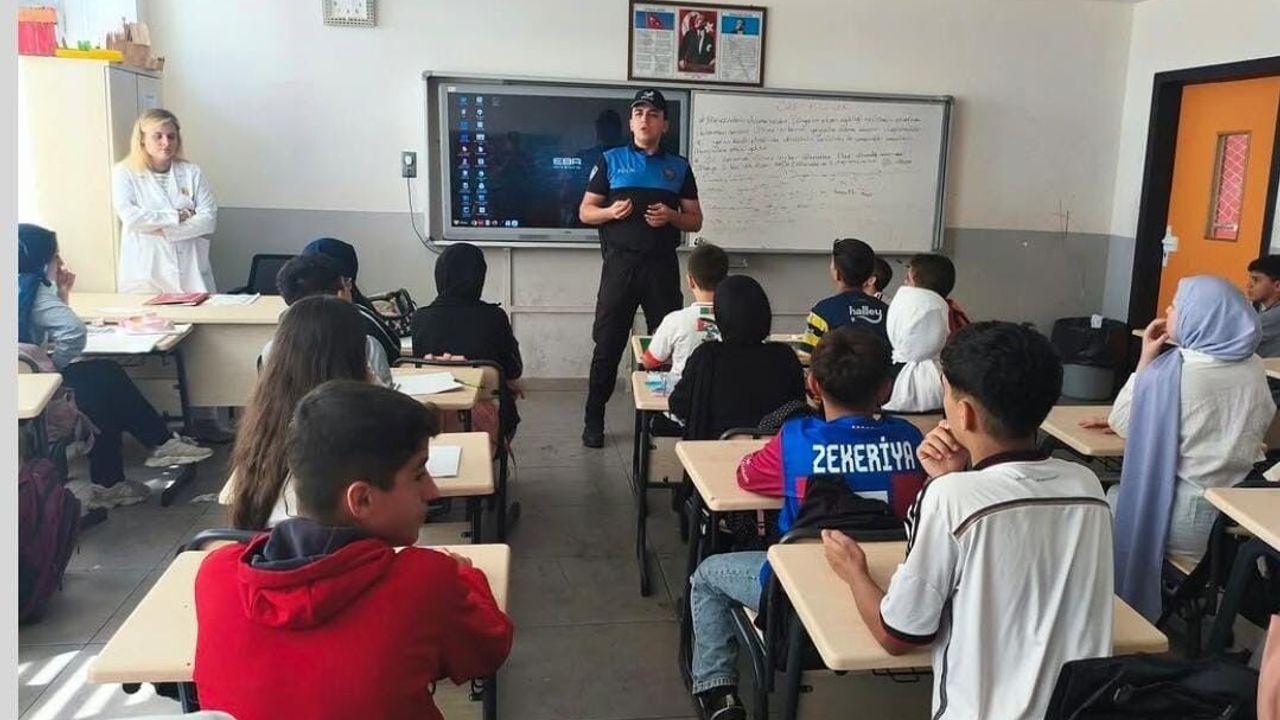 Kilis'te Öğrencilerden Polise Büyük İlgi