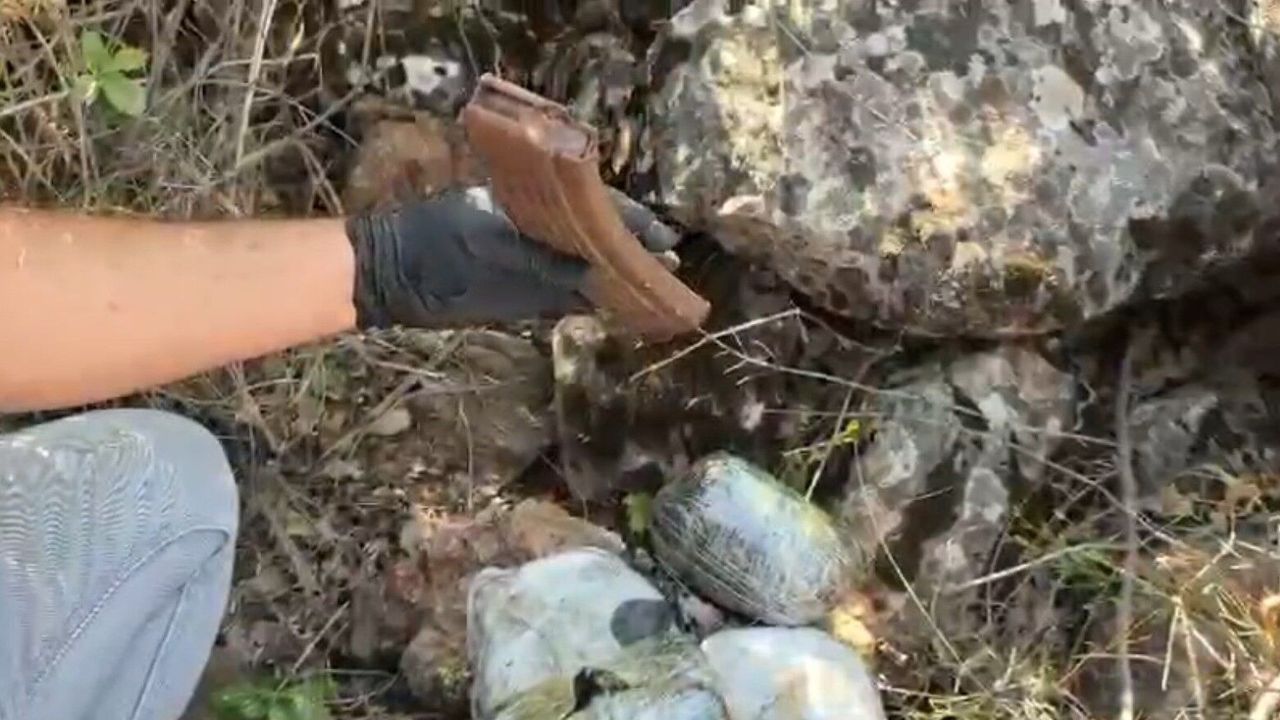 Kilis'te Uyuşturucu Operasyonu: 1 Kilo 855 Gram Esrar ve AK-47 Şarjörü Ele Geçirildi