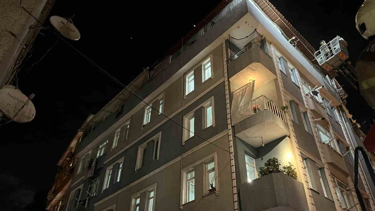 Zeytinburnu’nda binanın bodrum katında yangın: 5 kişi dumandan etkilendi