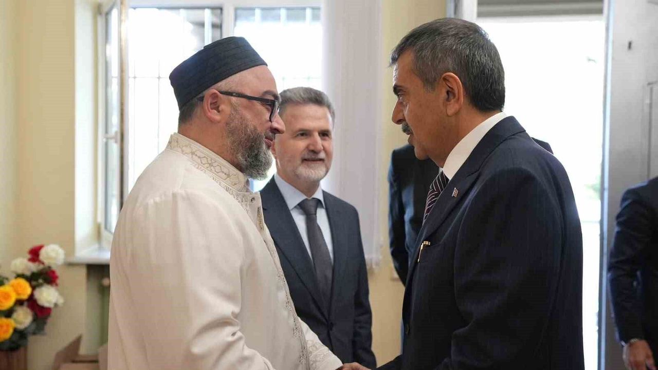 Bakan Tekin, Gürcistan Müslümanları İdaresi'ni Tiflis'te Ziyaret Etti