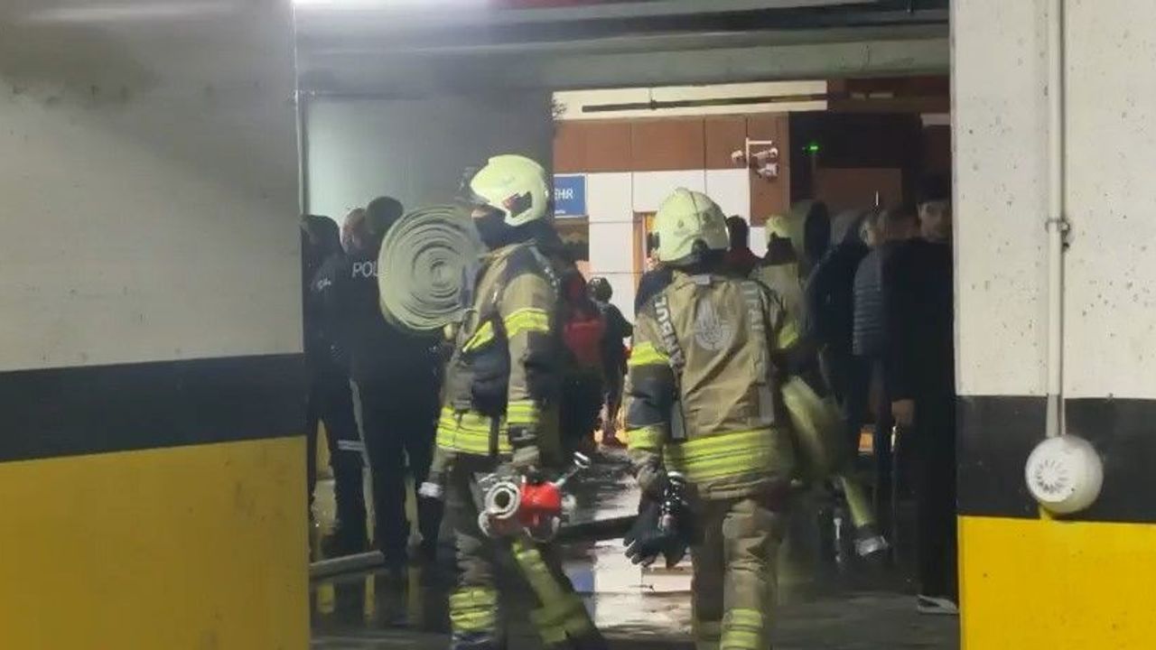 Başakşehir’de site otoparkında araç yangını: Site sakinleri tahliye edildi