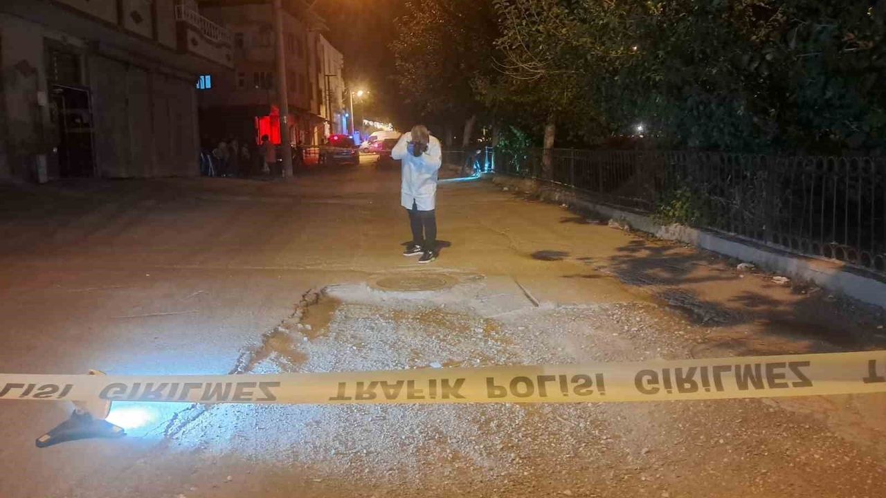 Kilis'te Motosiklet Rögar Kapağına Çarptı: Sürücü Ağır Yaralı
