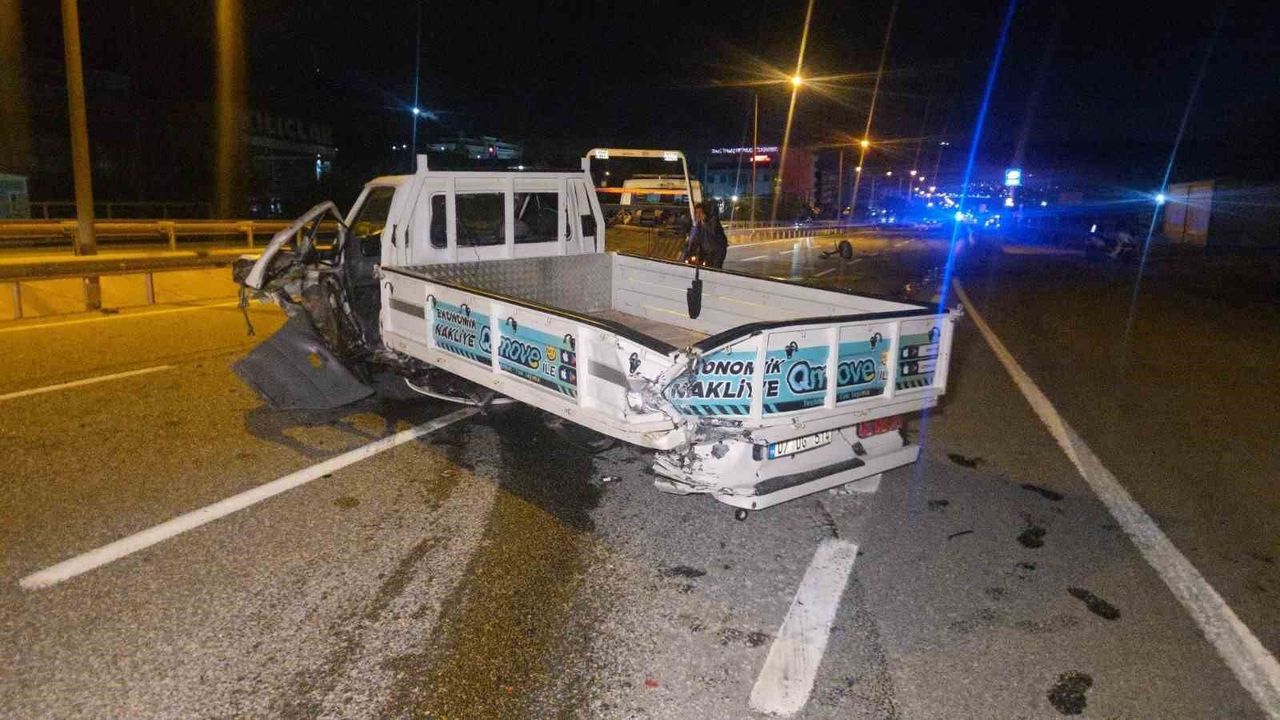 Otomobil kamyonete çarptı 250 metre savruldu takla attı Feci kaza