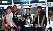 Dusan Vlahovic İstanbul’da! Beşiktaş’ın yıldız golcüsü taraftara şampiyonluk mesajı verdi