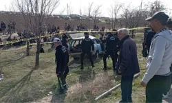 Konya'da Feci Kaza! Otomobil, Otobüs Durağına Daldı