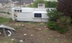 Afyon'da Kaza! Minibüs Yan Yattı 5 Kişi Yaralandı