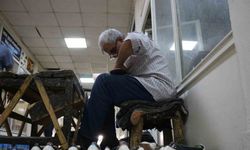 Diyarbakır’da 58 yaşındaki usta, yarım asırdır yöresel ayakkabı üretimi yapıyor