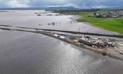 Günlerdir devam eden yağışlı havayla Amik Ovasında binlerce dönüm tarım arazisi sular altında kaldı
