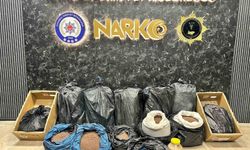 İstanbul'da düzenlenen operasyonda 374 kilo uyuşturucu madde ile 4 şüpheli yakalandı