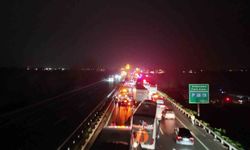 Sakarya'da 16 aracın karıştığı zincirleme kazada 4'ü ağır 13 yaralı: Olay yeri böyle görüntülendi