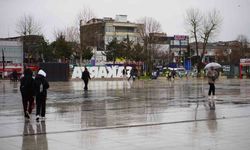 Sakarya'da şehir merkezinde yağmur, yüksek kesimlerde kar etkili oluyor