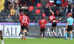 Trendyol Süper Lig: Gaziantep FK: 1 - Trabzonspor: 2 (İlk yarı)