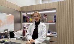 Uzmanlardan 'Çocuklarda makyaj' uyarısı: 'Pek çok cilt hastalığını çok çok erken yaşta görmeye başladık'