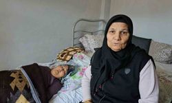 Zonguldak'ta yalnız yaşayan yatalak kadına komşuları sahip çıkıyor