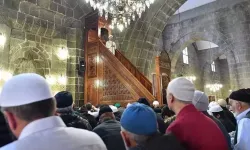 Bu Hafta Cuma Hutbesinde Alkol, Uyuşturucu ve Sanal Kumar Uyarısı