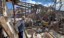 Eskişehir’de cadde çalışması kabusa döndü: Yaşlı çiftin evinin duvarı yıkıldı
