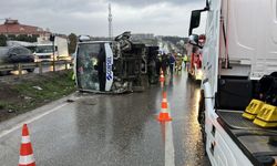 D-100'de Facia: Servis Midibüsü Devrildi, 1 Ölü 9 Yaralı