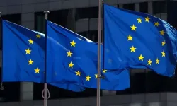 AB, Rusya'ya Yaptırımları 6 Ay Daha Uzattı: 2.600 Kişi ve Kuruluş Eylül 2026'ya Kadar Listede