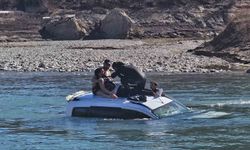 Araç baraj gölüne uçtu: 1 yaralı