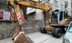 Diyarbakır'daki metruk binaların yıkımına devam ediliyor