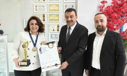 Kayserili pasta şefi Yunanistan'da Türk bayrağını dalgalandırdı