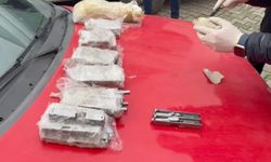 Otomobilin kapılarına zulalanmış cephanelik polis ekiplerince yakalandı