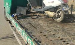 Otomobille çarpışan motosikletli kurye yaralandı