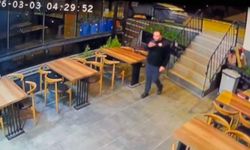 Park ettiği otomobil bir anda geri kaçtı, direğe çarparak durabildi