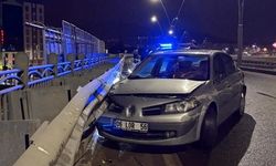 Alkollü sürücü bariyerlere çarptı: 25 bin TL ceza uygulandı