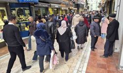 Altın fiyatlarının düşmesiyle birlikte halk kuyumculara akın etti