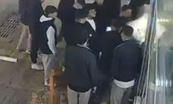 Aniden yumruk atarak ortalığı karıştırdı, kargaşa yaşandı