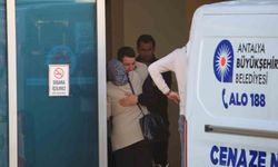 Antalya'da bariyerlere çarpan motosiklet sürücüsü yaşamını yitirdi