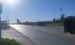 Antalya'da Muz Yüklü Kamyonun Yükü Yola Düştü