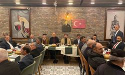 Arpaçay Kaymakamı Akköz, muhtarlarla birlikte iftar yemeği düzenledi