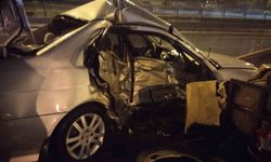 Ataşehir'de direksiyon hakimiyetini kaybeden otomobil bariyerlere saplandı: 1 kişi ağır yaralı