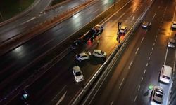 Ataşehir'de meydana gelen zincirleme trafik kazası: Yardım için duran araçlar da kaza yaptı, 3 kişi yaralandı